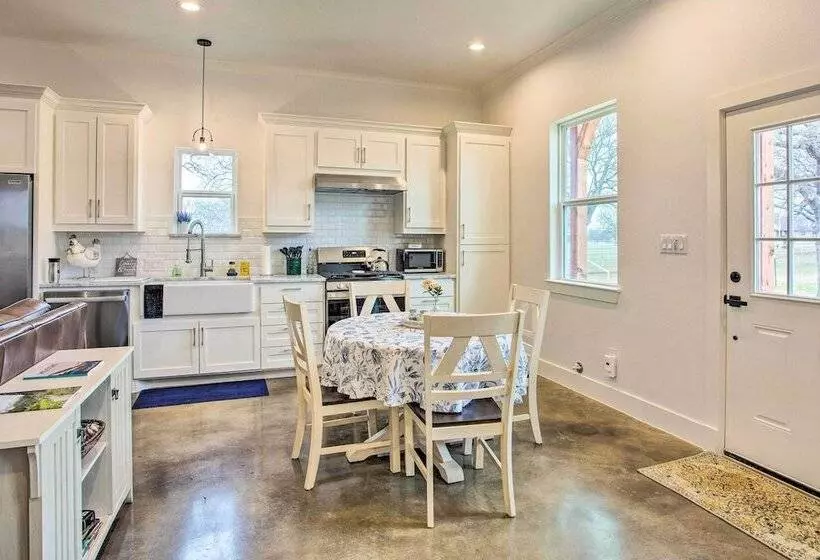 Dog Friendly Texas Ranch W/ Patio, Horses On Site