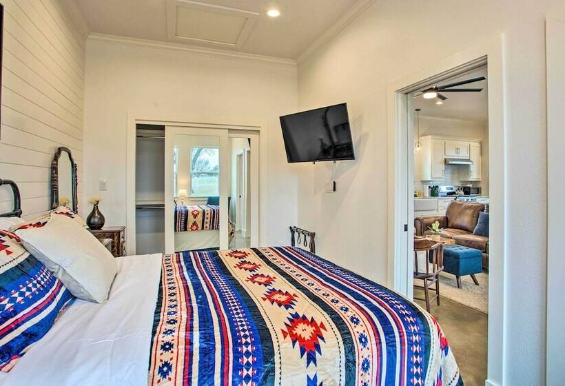 Dog Friendly Texas Ranch W/ Patio, Horses On Site