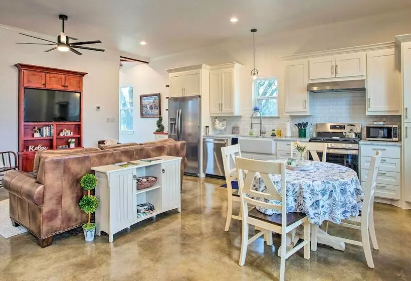 Dog Friendly Texas Ranch W/ Patio, Horses On Site