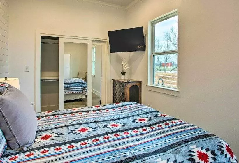 Dog Friendly Texas Ranch W/ Patio, Horses On Site