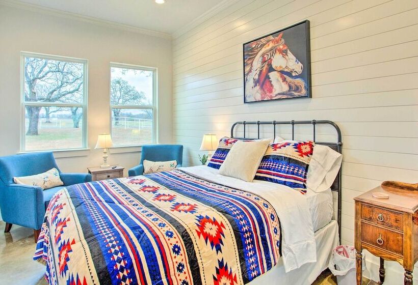 Dog Friendly Texas Ranch W/ Patio, Horses On Site