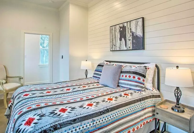 Dog Friendly Texas Ranch W/ Patio, Horses On Site