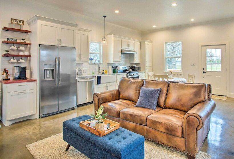 Dog Friendly Texas Ranch W/ Patio, Horses On Site