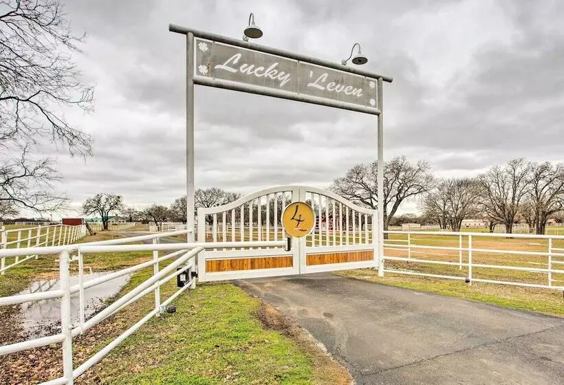 Dog Friendly Texas Ranch W/ Patio, Horses On Site