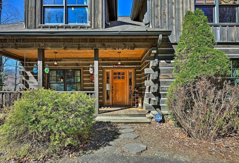 Hot Tub & Deck: Getaway Near Nantahala Gorge!