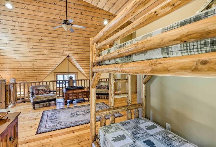 Hot Tub & Deck: Getaway Near Nantahala Gorge!