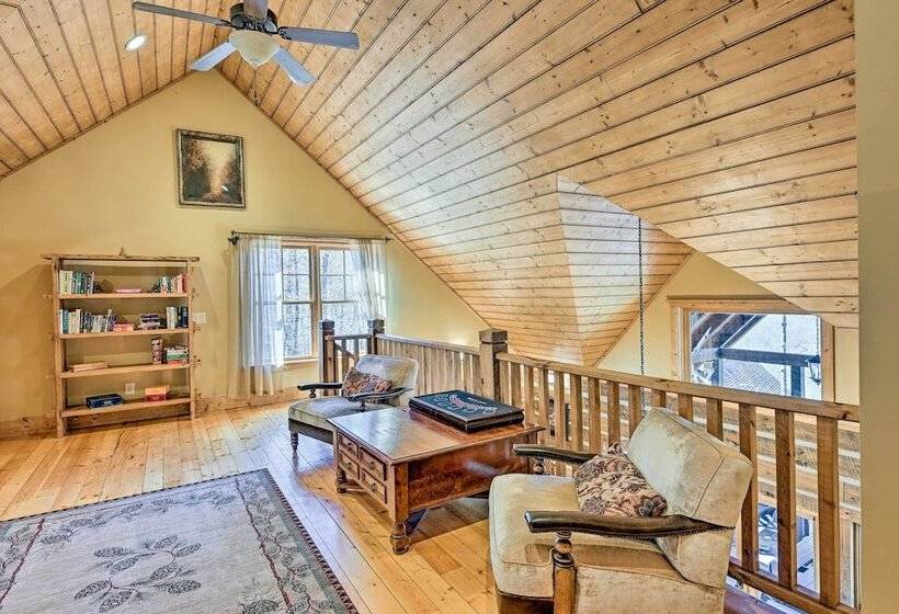 Hot Tub & Deck: Getaway Near Nantahala Gorge!