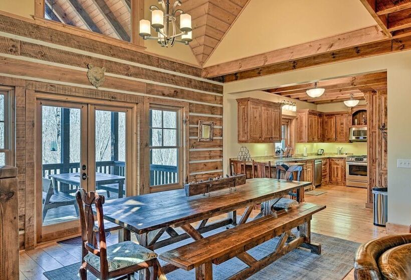 Hot Tub & Deck: Getaway Near Nantahala Gorge!