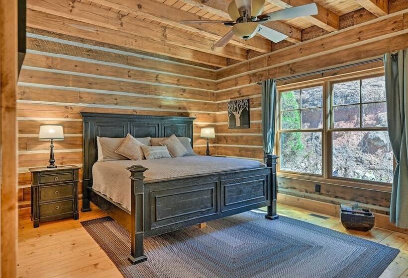 Hot Tub & Deck: Getaway Near Nantahala Gorge!