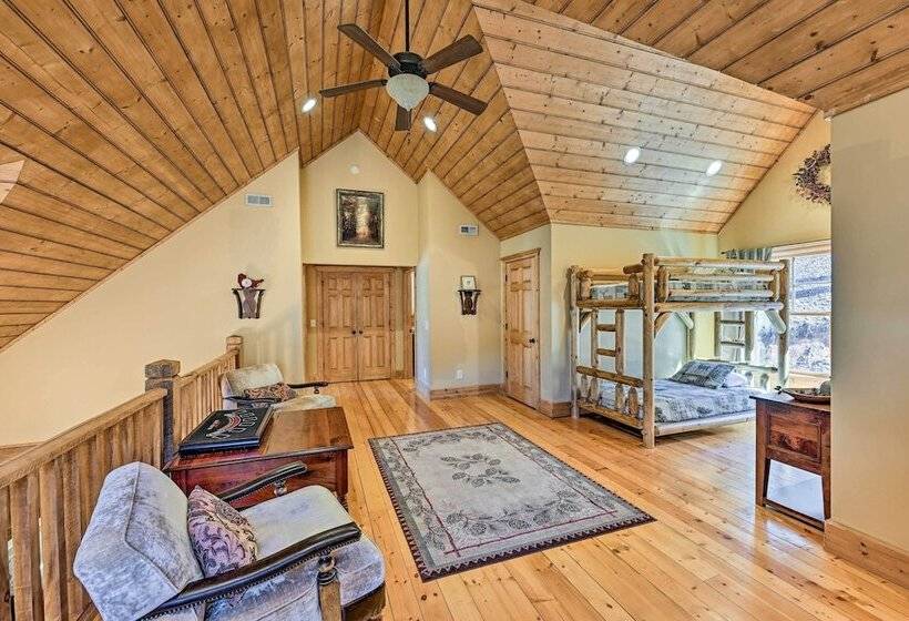 Hot Tub & Deck: Getaway Near Nantahala Gorge!