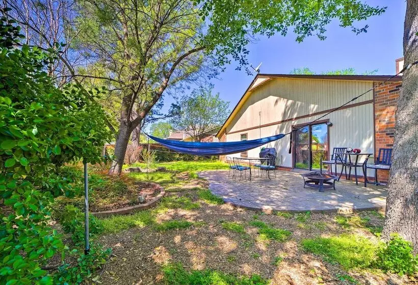 Family Friendly Broken Arrow Retreat W/ Yard!