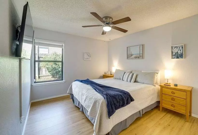 Family Friendly Broken Arrow Retreat W/ Yard!