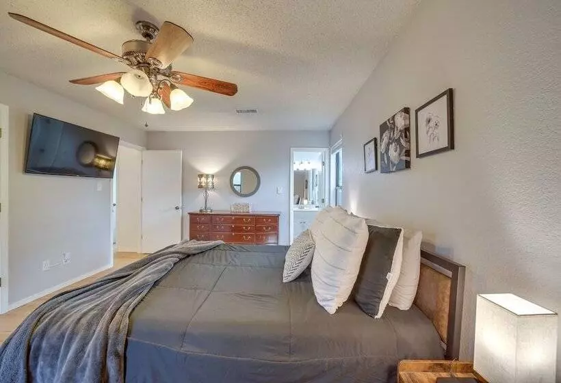 Family Friendly Broken Arrow Retreat W/ Yard!