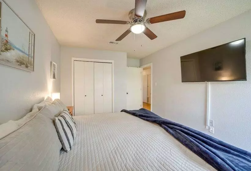 Family Friendly Broken Arrow Retreat W/ Yard!