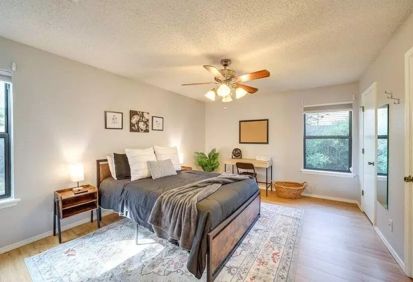 Family Friendly Broken Arrow Retreat W/ Yard!