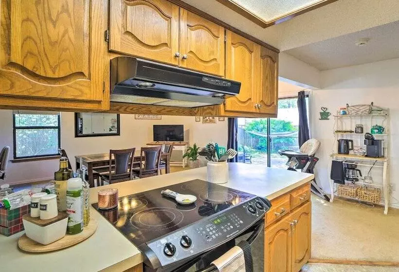 Family Friendly Broken Arrow Retreat W/ Yard!