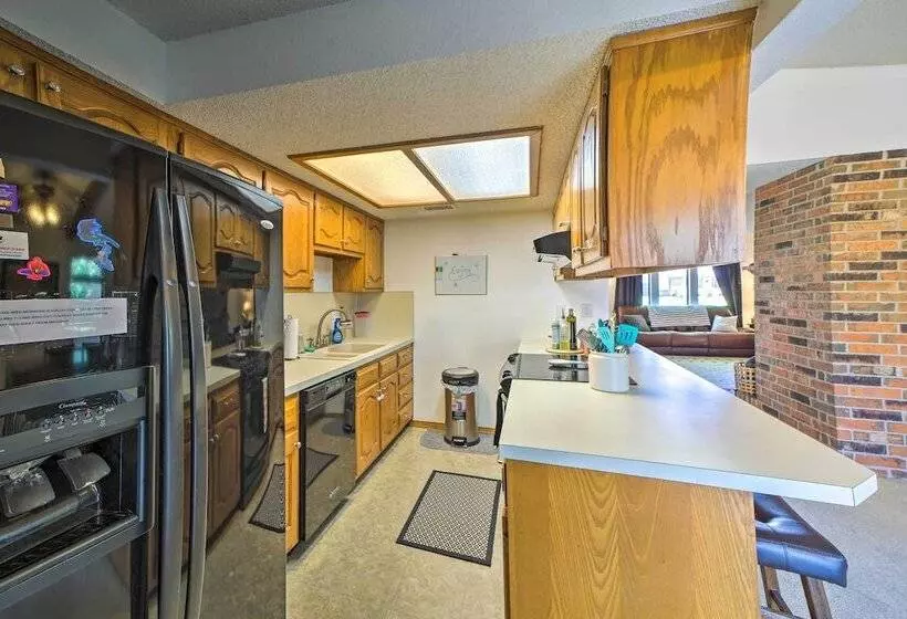 Family Friendly Broken Arrow Retreat W/ Yard!