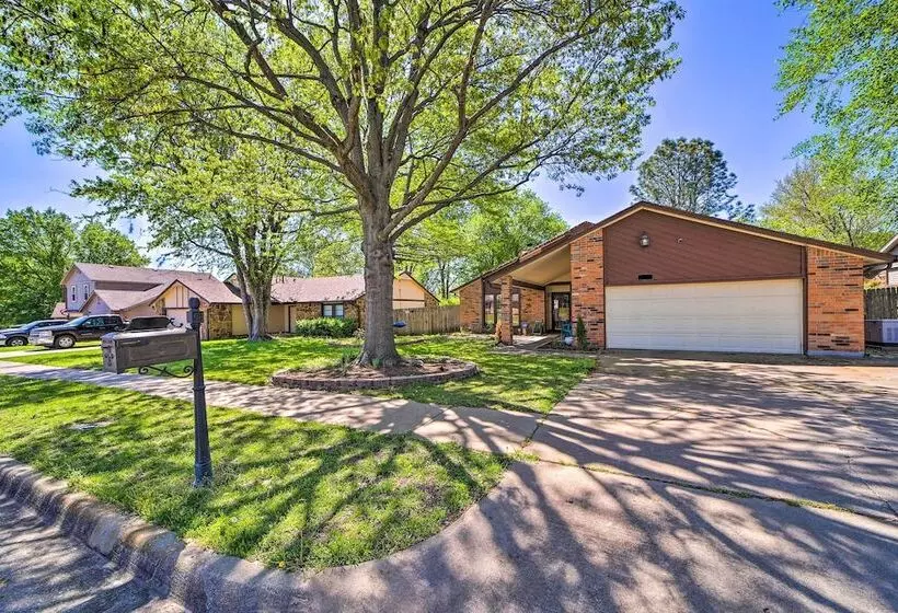 Family Friendly Broken Arrow Retreat W/ Yard!