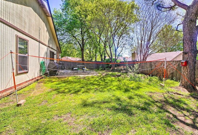 Family Friendly Broken Arrow Retreat W/ Yard!