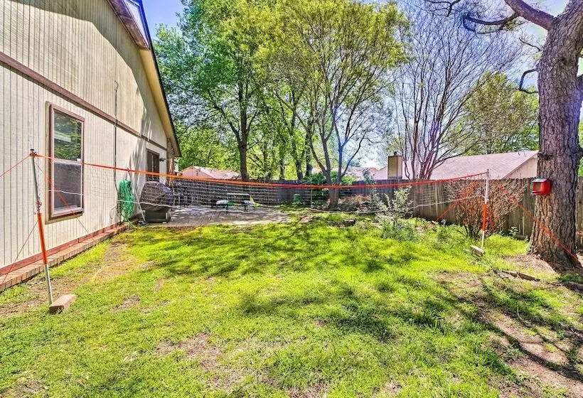 Family Friendly Broken Arrow Retreat W/ Yard!