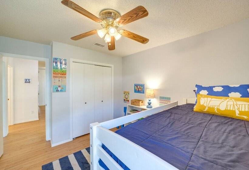 Family Friendly Broken Arrow Retreat W/ Yard!