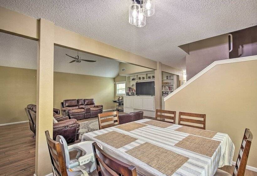 Family Retreat ~ 1 Mi To Hill Country Mile!