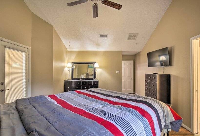 Family Retreat ~ 1 Mi To Hill Country Mile!