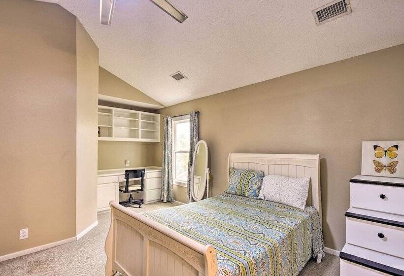 Family Retreat ~ 1 Mi To Hill Country Mile!