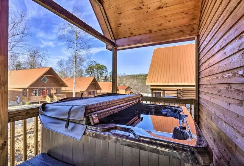 Gatlinburg Mountain Cabin: 4 Mi To National Park!