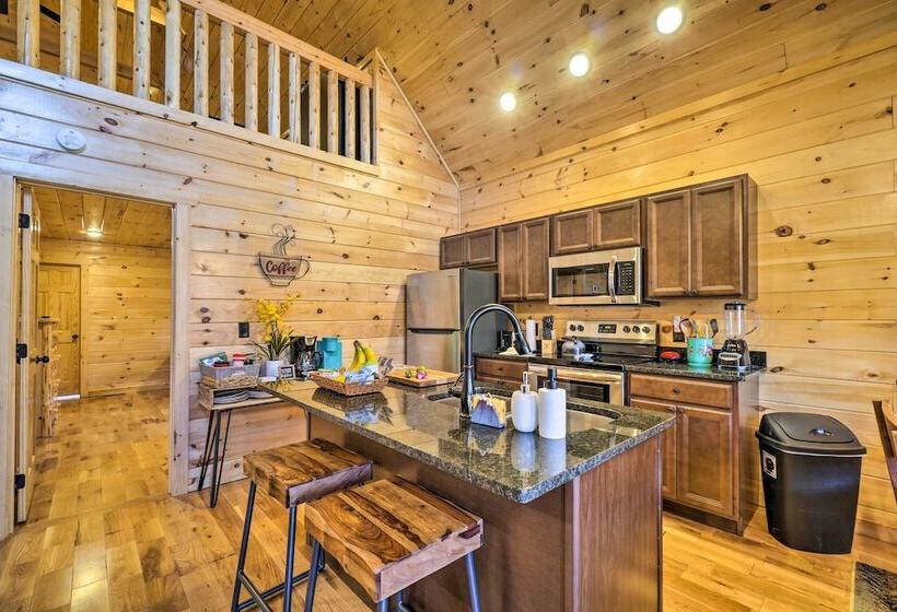 Gatlinburg Mountain Cabin: 4 Mi To National Park!