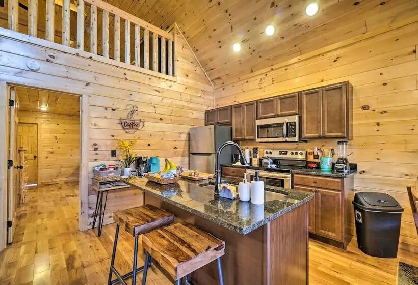 Gatlinburg Mountain Cabin: 4 Mi To National Park!