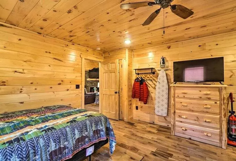 Gatlinburg Mountain Cabin: 4 Mi To National Park!