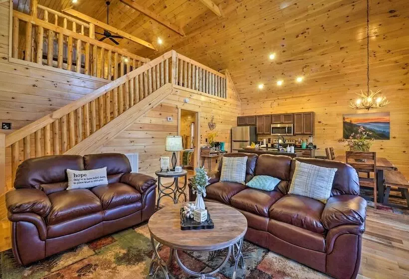 Gatlinburg Mountain Cabin: 4 Mi To National Park!