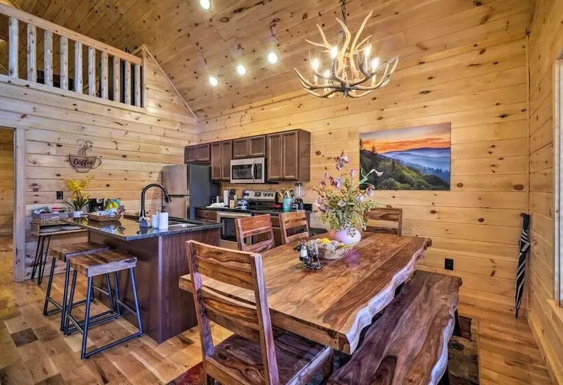 Gatlinburg Mountain Cabin: 4 Mi To National Park!