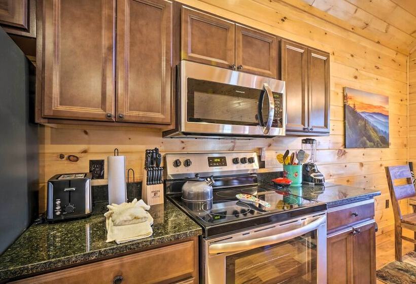 Gatlinburg Mountain Cabin: 4 Mi To National Park!