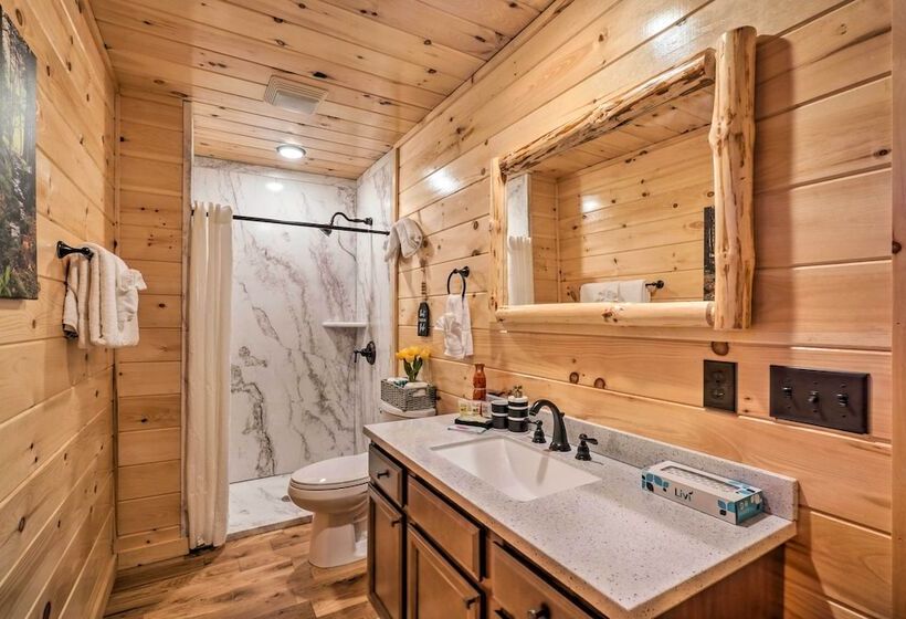 Gatlinburg Mountain Cabin: 4 Mi To National Park!