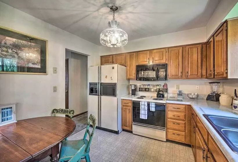 Harrisburg Home W/ Deck: 12 Mi To Hersheypark