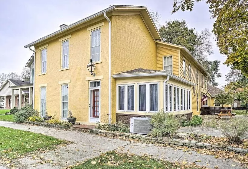 Historic Troy Home Close To Shops W/ Fire Pit