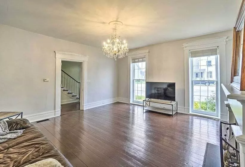 Historic Troy Home Close To Shops W/ Fire Pit