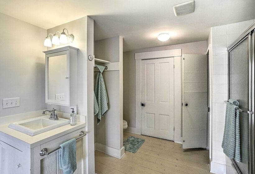 Historic Troy Home Close To Shops W/ Fire Pit