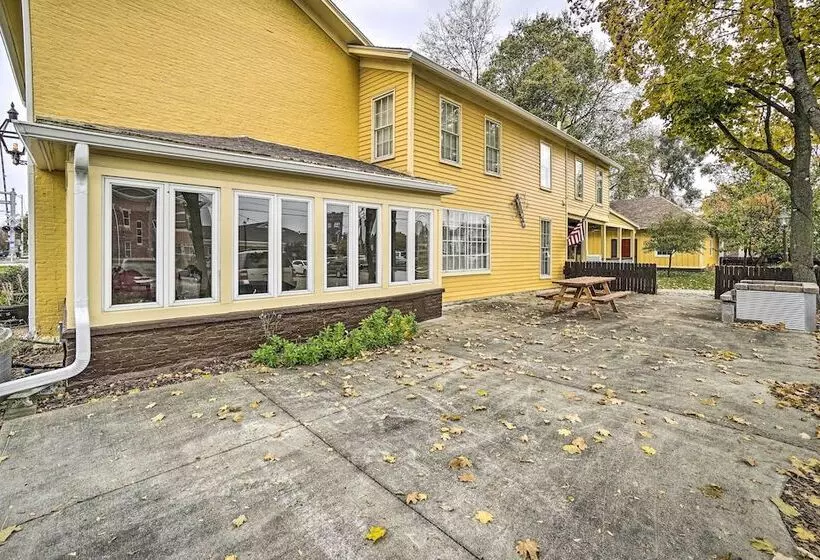Historic Troy Home Close To Shops W/ Fire Pit