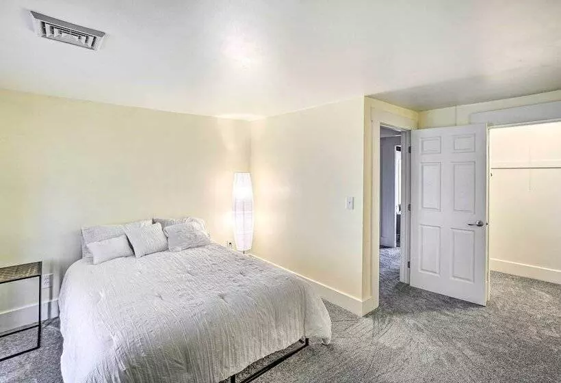 Historic Troy Home Close To Shops W/ Fire Pit