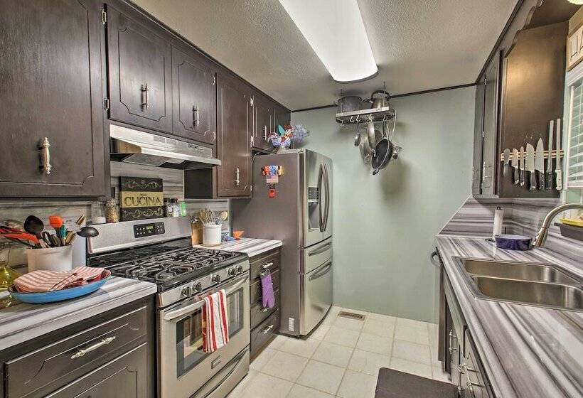 Walk To Bathhouse Row: Dog Friendly Home!