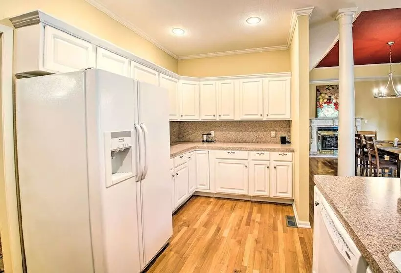 2 Tier Deck & Boat Parking: Lake Hamilton Home