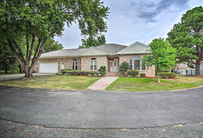 2 Tier Deck & Boat Parking: Lake Hamilton Home