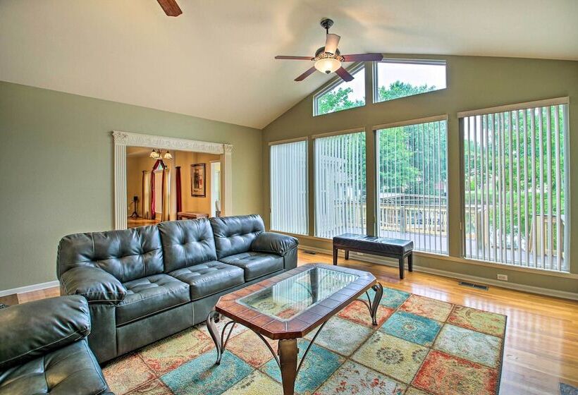 2 Tier Deck & Boat Parking: Lake Hamilton Home