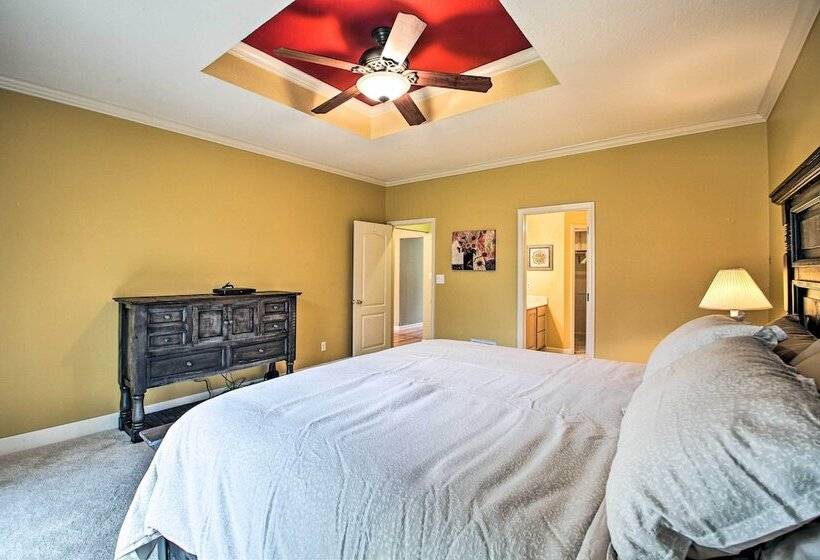 2 Tier Deck & Boat Parking: Lake Hamilton Home