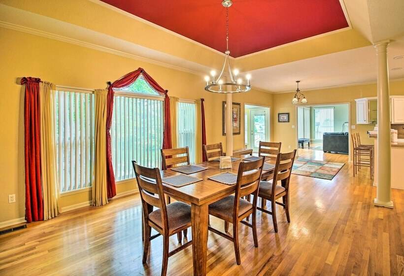 2 Tier Deck & Boat Parking: Lake Hamilton Home