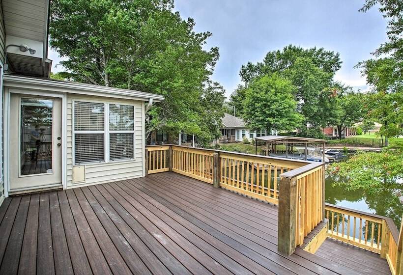 2 Tier Deck & Boat Parking: Lake Hamilton Home