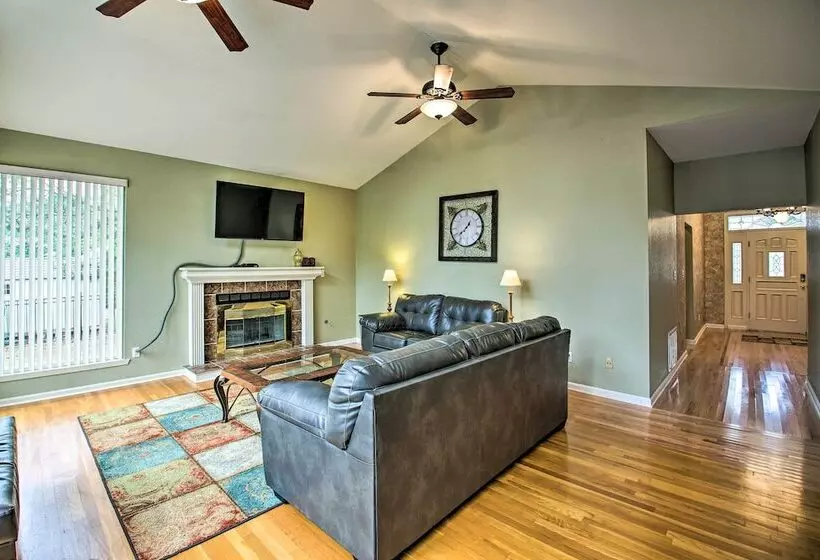 2 Tier Deck & Boat Parking: Lake Hamilton Home